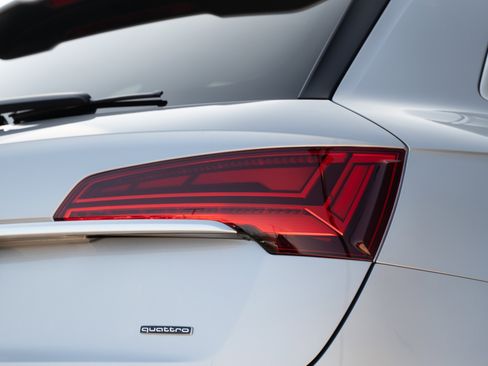 Certified 2023 Audi Q5 2.0T Premium Plus AWD/4WD image 32