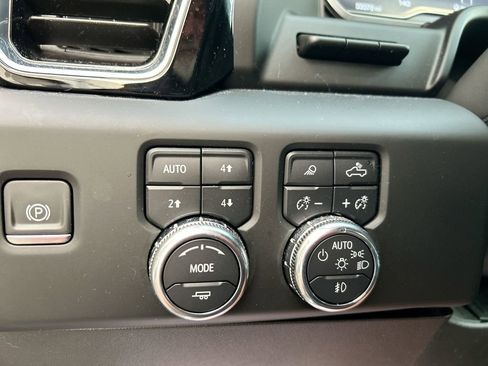 Used 2024 GMC Sierra 1500 Denali w/ Technology Package AWD/4WD image 22