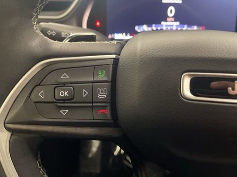 Used 2023 Jeep Grand Cherokee Limited image 38