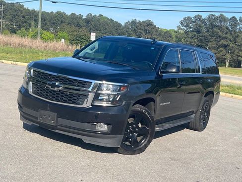 Used 2018 Chevrolet Suburban LT w/ Luxury Package RWD image 1