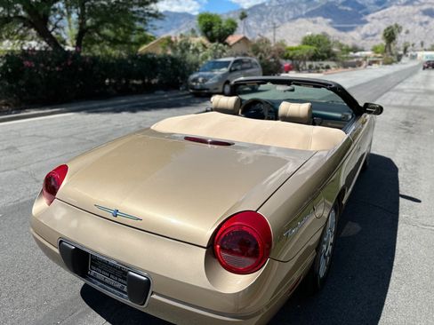 Used 2005 Ford Thunderbird Deluxe RWD image 10