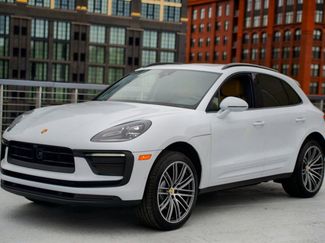 Used 2025 Porsche Macan image 1