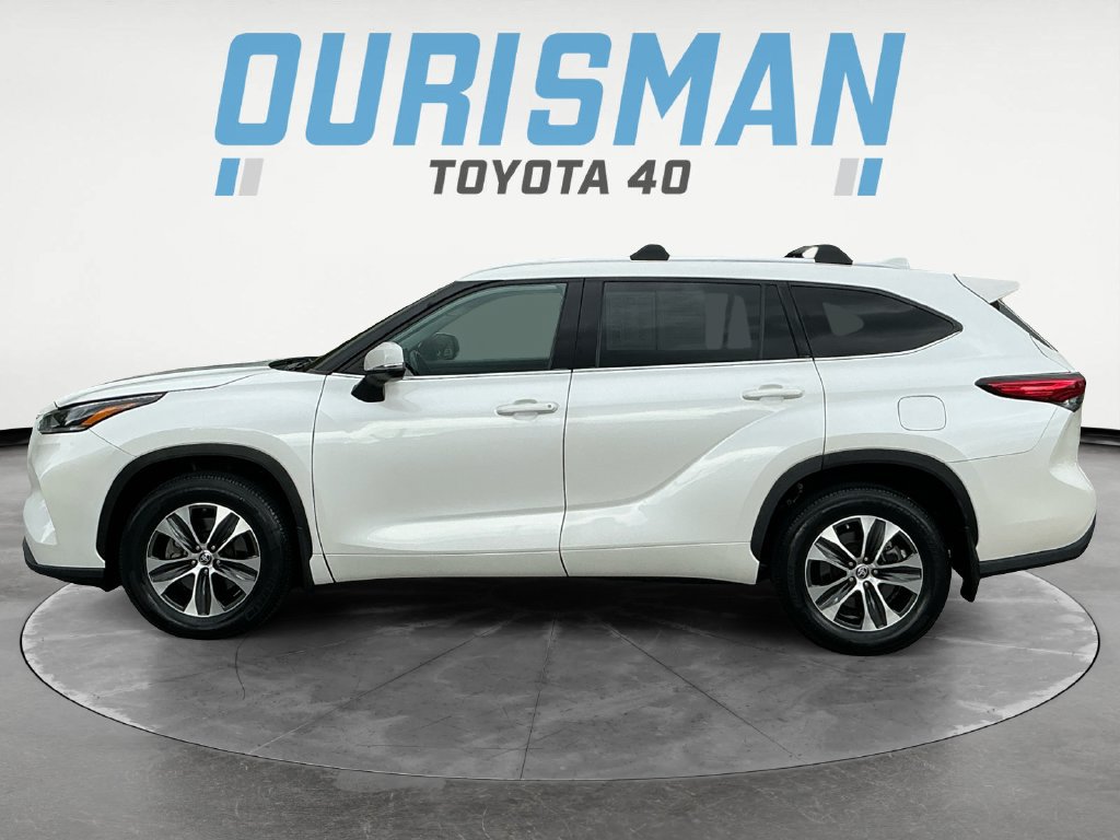 Used 2021 Toyota Highlander XLE AWD/4WD image 4