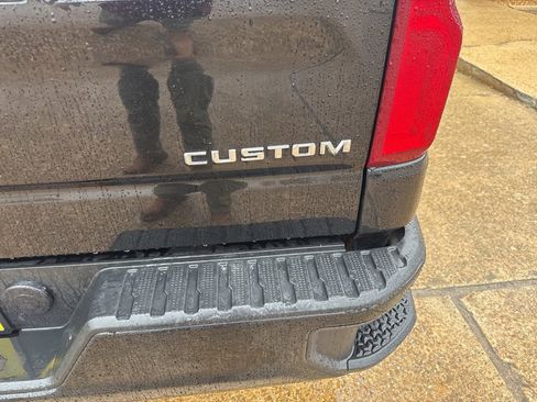 Used 2020 Chevrolet Silverado 1500 Custom w/ Custom Value Package image 4