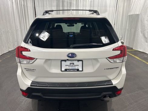 Used 2019 Subaru Forester Premium AWD/4WD image 4