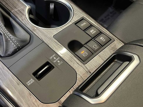 Certified 2025 Toyota Highlander Limited image 24