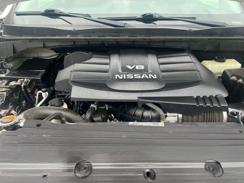 Used 2019 Nissan Titan SV AWD/4WD image 16