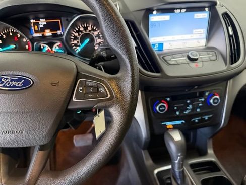 Used 2017 Ford Escape SE w/ Equipment Group 201A AWD/4WD image 19