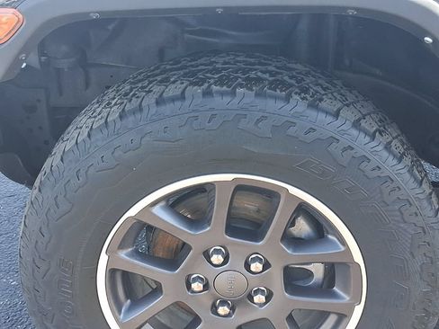 Used 2021 Jeep Wrangler Unlimited Sahara AWD/4WD image 12