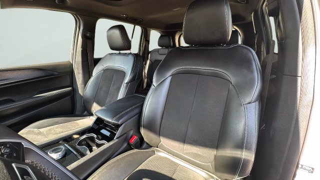 Used 2023 Jeep Grand Cherokee Altitude AWD/4WD image 13
