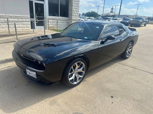 Used 2016 Dodge Challenger SXT Plus RWD image 3
