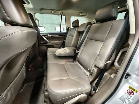 Used 2016 Lexus GX 460 image 25