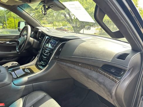 Used 2016 Cadillac Escalade ESV Platinum AWD/4WD image 41