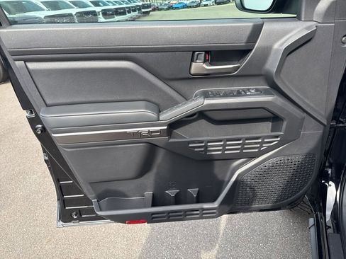 Used 2025 Toyota Tacoma TRD Sport AWD/4WD image 26