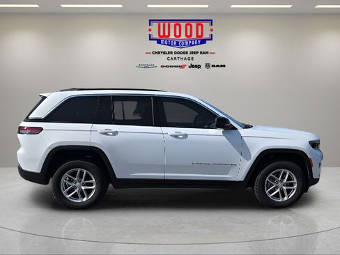 Used 2025 Jeep Grand Cherokee Laredo X RWD image 2