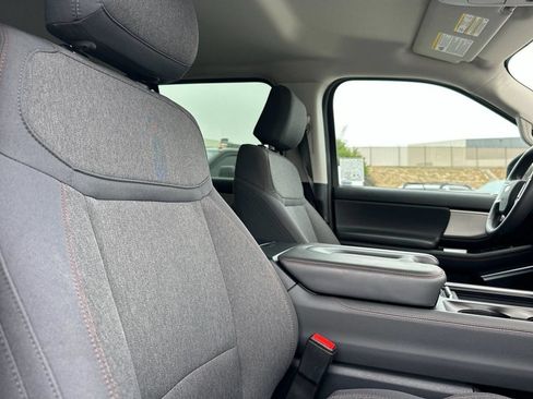 Used 2025 Ford Expedition Active AWD/4WD image 20