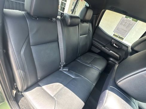 Used 2021 Toyota Tacoma TRD Off-Road w/ TRD Premium Off Road Package AWD/4WD image 29