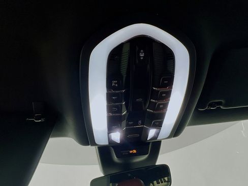 New 2026 Porsche Macan image 14