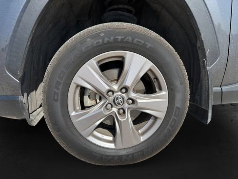 Used 2022 Toyota RAV4 XLE AWD/4WD image 10