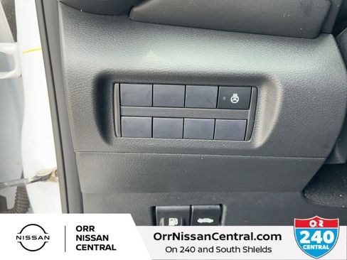 Used 2024 Nissan Kicks SR w/ SR Premium Package image 18