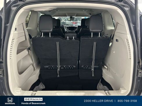 Used 2023 Chrysler Pacifica Touring-L FWD image 30