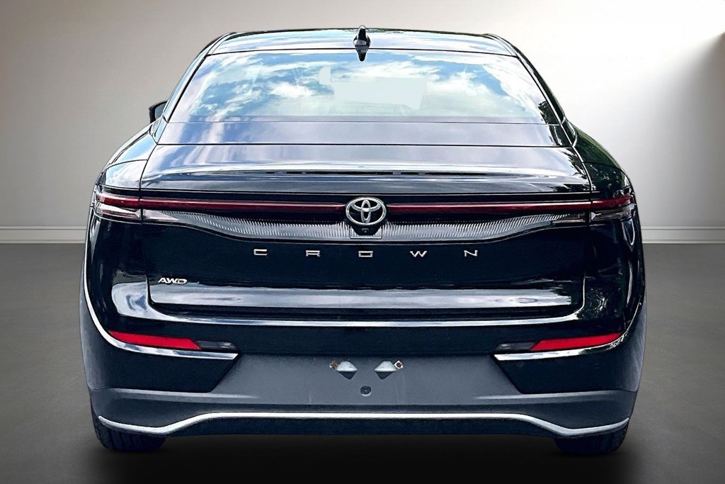 Used 2023 Toyota Crown AWD/4WD image 6