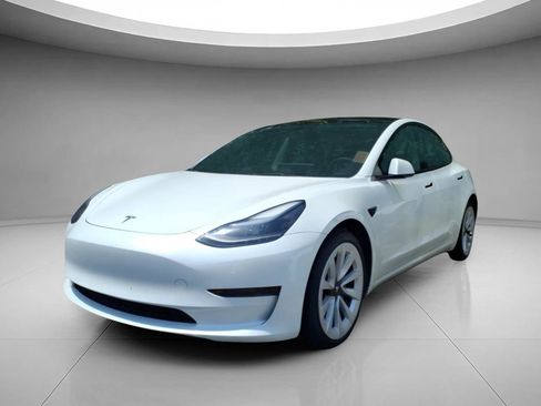 Used 2023 Tesla Model 3 Standard Range RWD image 1