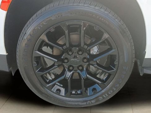 Used 2022 Chevrolet Tahoe LT w/ Luxury Package AWD/4WD image 9