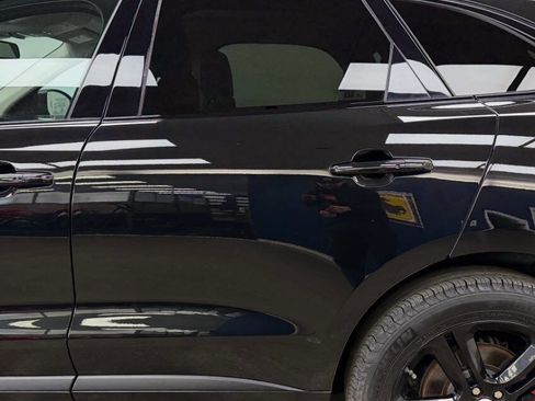 Used 2017 Jaguar F-PACE R-Sport image 11