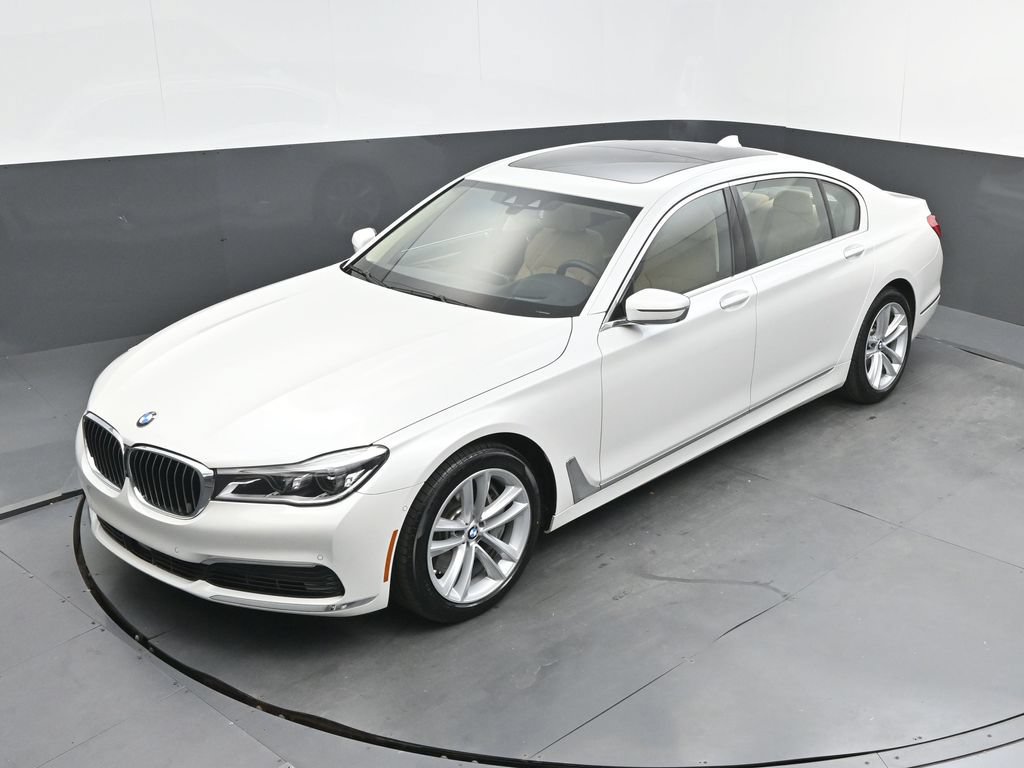 Used 2019 BMW 750i w/ Executive Package RWD image 34