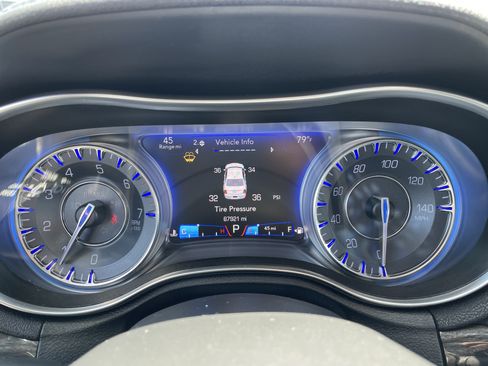 Used 2015 Chrysler 300 Limited AWD/4WD image 18