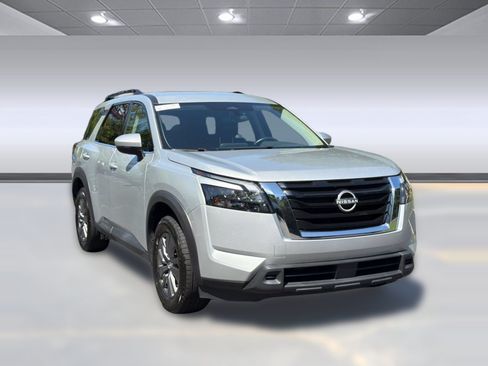 Used 2025 Nissan Pathfinder SV AWD/4WD image 7