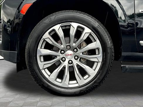 Used 2021 GMC Yukon XL Denali w/ Denali Premium Package AWD/4WD image 35