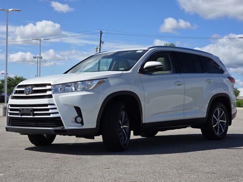 Used 2019 Toyota Highlander XLE AWD/4WD image 15