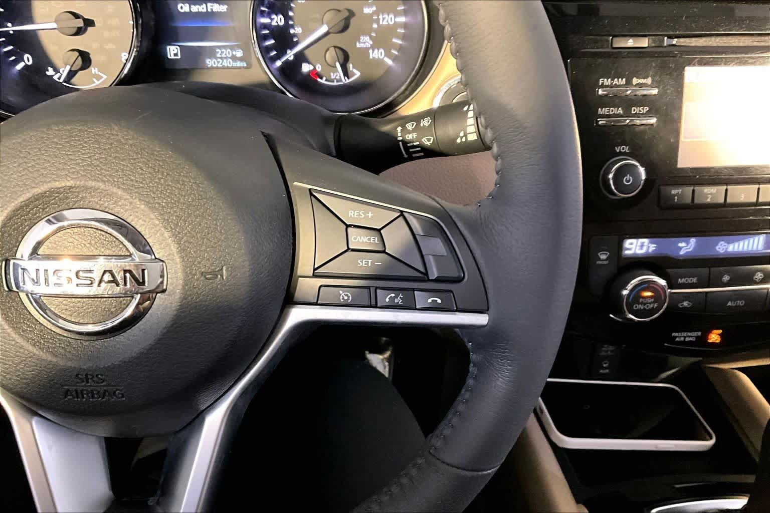 Used 2017 Nissan Rogue SV AWD/4WD image 25