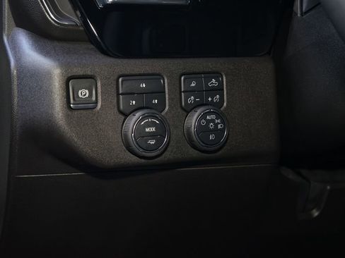 Used 2025 Chevrolet Silverado 3500 LT w/ Convenience Package image 17