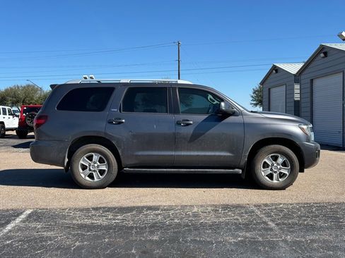 Used 2021 Toyota Sequoia SR5 w/ Premium Package image 4