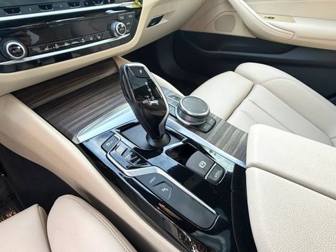 Used 2020 BMW 530e w/ Convenience Package RWD image 20