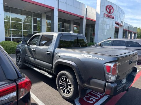 Used 2020 Toyota Tacoma TRD Sport w/ Technology Package image 4