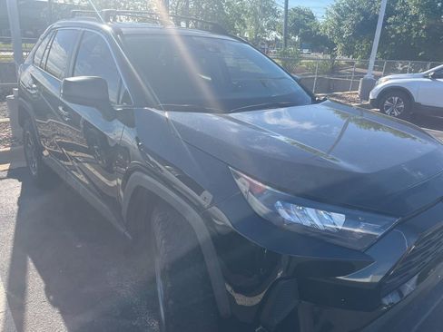 Used 2021 Toyota RAV4 LE image 3