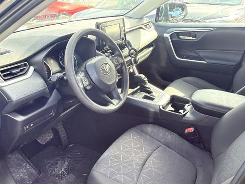 Used 2021 Toyota RAV4 XLE w/ Convenience Package image 5