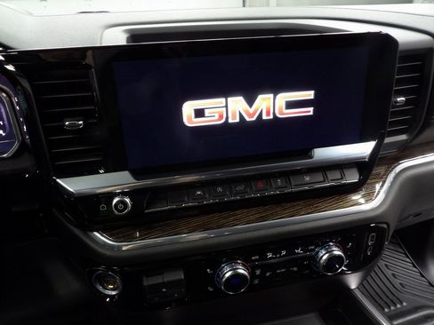 Used 2025 GMC Sierra 1500 Elevation image 17
