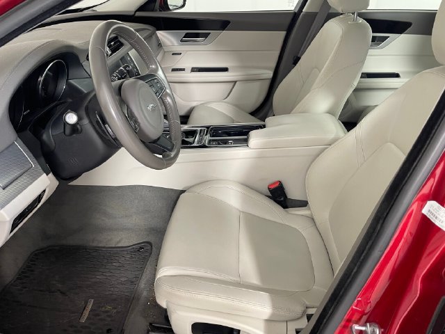 Used 2016 Jaguar XF Premium RWD image 2