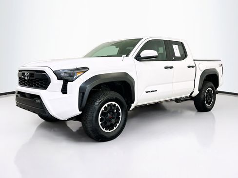 Used 2024 Toyota Tacoma TRD Off-Road image 3