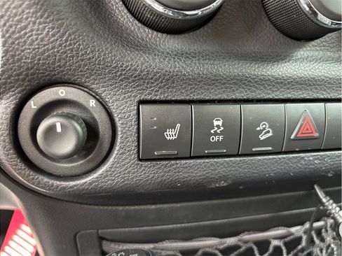 Used 2016 Jeep Wrangler Unlimited Rubicon AWD/4WD image 25