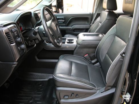 Used 2019 Chevrolet Silverado 2500 High Country w/ Duramax Plus Package AWD/4WD image 22