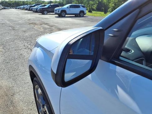 Used 2025 Hyundai Venue SEL FWD image 43