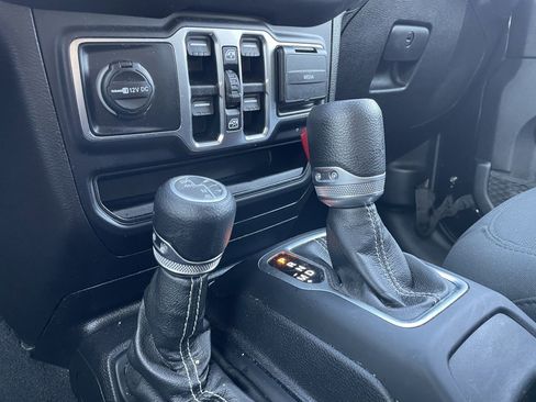 Used 2019 Jeep Wrangler Unlimited Sahara w/ Safety Group image 12