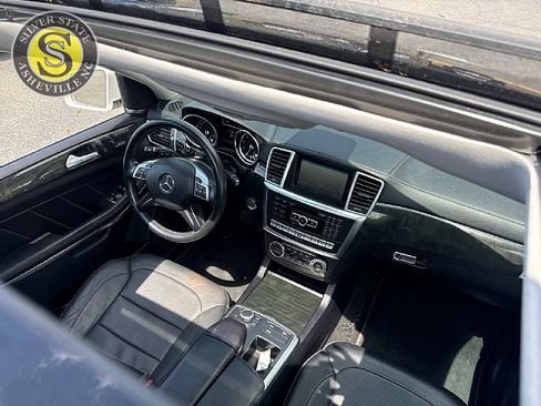 Used 2015 Mercedes-Benz GL 550 4MATIC image 27