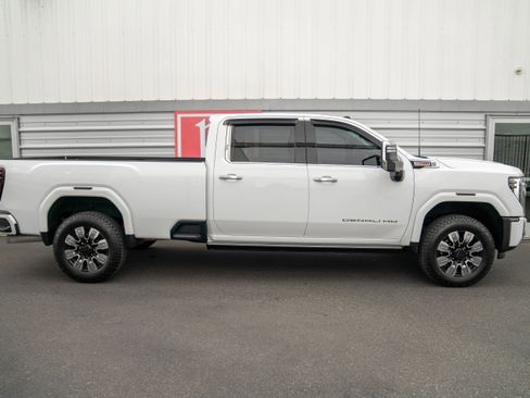 Used 2024 GMC Sierra 3500 Denali w/ Denali Reserve Package image 55